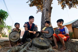 Giữ mãi âm vang cho làng