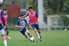 Đội trưởng Văn Quyết mong muốn Quang Hải ở lại Hà Nội FC