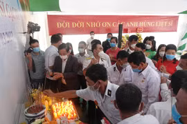 Xúc động tưởng niệm 64 chiến sĩ Hải quân hy sinh tại Gạc Ma