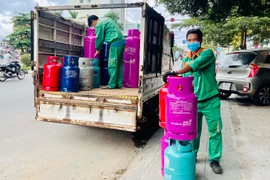 Giá gas tăng vọt: Người tiêu dùng thêm gánh nặng