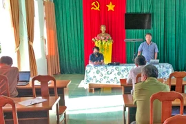 Phó Chủ tịch UBND tỉnh Kpă Thuyên kiểm tra công tác trồng rừng tại Đak Đoa