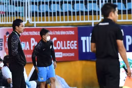 Huấn luyện viên Kiatisak thất vọng sau 2 trận không biết mùi chiến thắng