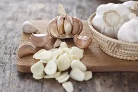 Những thực phẩm khi kết hợp với tỏi có thể biến thành 'chất độc' gây hại cho cơ thể