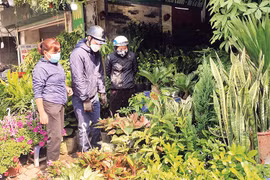 Chợ phiên độc đáo trong phố