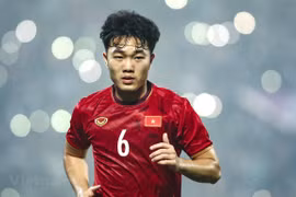 Thêm hai cầu thủ của đội tuyển bóng đá Việt Nam nhiễm COVID-19