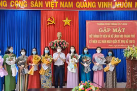 Thường trực Thành ủy Pleiku gặp mặt nữ cán bộ lãnh đạo thành phố