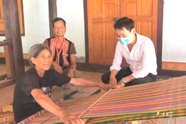 Chư Păh nỗ lực duy trì nghề dệt thổ cẩm