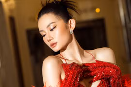 Ca sĩ Hoàng Mỹ An diện váy bó sát khoe dáng nóng bỏng