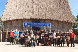 Tặng 313 suất quà cho hộ nghèo, khó khăn của xã Ayun