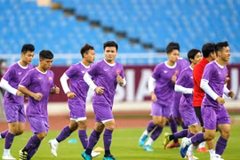 Ông Park nâng lên hạ xuống giữa Hùng Dũng và Hoàng Đức cho SEA Games 31