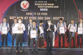 Trao chứng nhận cho 524 doanh nghiệp hàng Việt Nam chất lượng cao