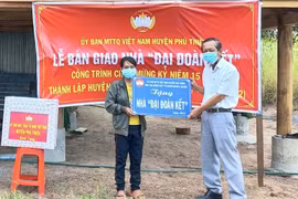 Phú Thiện bàn giao 2 căn nhà "Đại đoàn kết" cho hộ nghèo