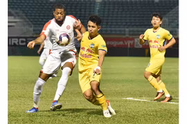 Huấn luyện viên Kiatisak còn nhiều việc phải làm