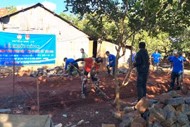 Khởi công xây dựng nhà cho 2 hộ nghèo ở Đức Cơ và Chư Sê