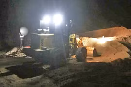 Đak Đoa: Bắt quả tang nhóm đối tượng khai thác cát trái phép