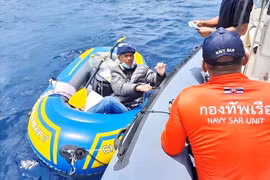 Hành trình của người đàn ông Việt Nam chèo xuồng cao su đi Ấn Độ thăm vợ