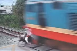 Bình Định: Vượt qua đường sắt, một thanh niên bị tàu hỏa tông tử vong