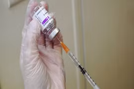 Tiêm mũi 3 bằng vaccine AstraZeneca cho người đã tiêm đủ liều cơ bản vaccine Pfizer hoặc Moderna