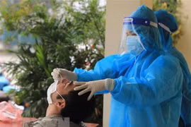 Ngày 27/3: Số ca mắc mới COVID-19 trong nước giảm còn 91.916 ca