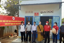 Chư Sê: Bàn giao nhà Chữ thập đỏ cho hộ nghèo