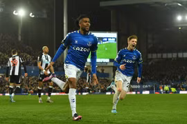 Kết quả Ngoại hạng Anh, Everton 1-0 Newcastle: Lampard 'chết đi sống lại'