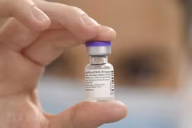 Chống dịch COVID-19 giai đoạn 2022-2023: Vaccine vẫn là then chốt