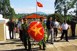 Tổ chức kỷ niệm 56 năm chiến thắng Đak Pơ