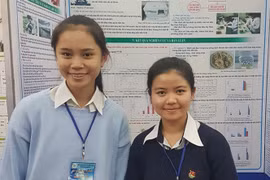 Hai nữ sinh chế tạo màng sinh học bảo quản dâu tây