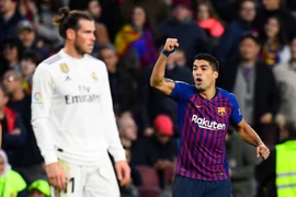 Luis Suarez lập hat-trick giúp Barca thắng Real 5-1