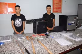 Bắt 2 đối tượng cho vay nặng lãi, đòi nợ kiểu giang hồ