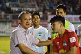 Bầu Đức và cái giá phải trả cho người tiên phong