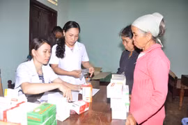 Cty 75 khám bệnh và cấp thuốc miễn phí cho 400 lượt người