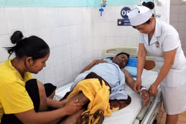 Khánh kiệt vì bị gãy cột sống