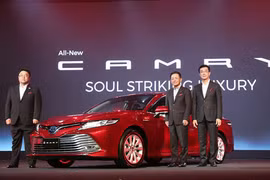 Toyota Camry hoàn toàn mới cập bến Đông Nam Á, giá từ 43.600 USD