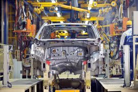 Ô tô Việt "chăm mãi không lớn":Bộ Công Thương và Toyota đồng thanh lên tiếng