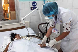 Xót xa cảnh nghèo lại bị rắn độc cắn