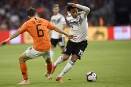 'Lốc da cam' cuốn phăng 'Xe tăng Đức'