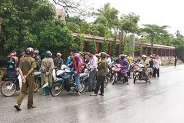 Bắt giữ xe bán tải chở hàng tạ ma túy đá