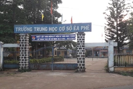 Nguyên hiệu trưởng nhận tiền'chạy việc'bị khởi tố,cấm đi khỏi nơi cư trú