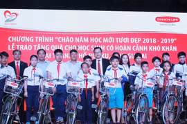 Tặng xe đạp cho học sinh có hoàn cảnh khó khăn tại Gia Lai