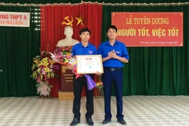 Tuyên dương thầy giáo cứu sống học sinh bị đuối nước