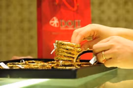 Giá vàng hôm nay 15/10: Đợt tăng mạnh nhất 2 năm qua