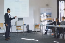 Nam sinh đẹp trai,tài năng chia sẻ kinh nghiệm để trở thành 'SV 5 tốt'