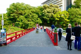 Cây cầu đi bộ hút khách ngắm cảnh ở Nhật Bản