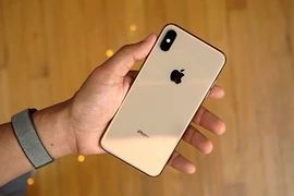 iPhone Xs tiếp tục gặp lỗi không thể sạc khi tắt màn hình