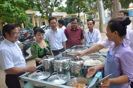 "Cơm có thịt" cho học sinh nghèo Ia Tul