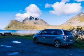 Đảo tuần lộc: Câu chuyện dưới những tảng thịt hun khói