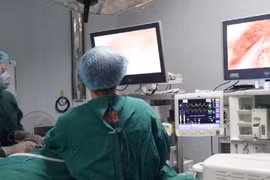 VN thực hiện phẫu thuật nội soi tuyến giáp 1 lỗ đầu tiên trên TG