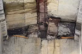 Mưa làm cao tốc 34.000 tỷ dột, lộ cả bẹ chuối dưới gầm cầu