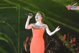 Mỹ Tâm siêu gợi cảm, tái hiện hit Niềm tin chiến thắng